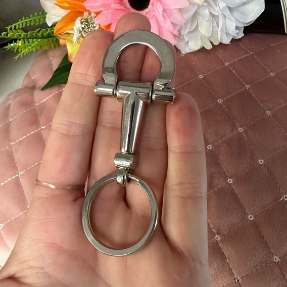 AUTHENTIC SALVATORE FERRAGAMO GANCINI SILVER TONE KEY RING KEY CHAIN - Picture 3 of 5
